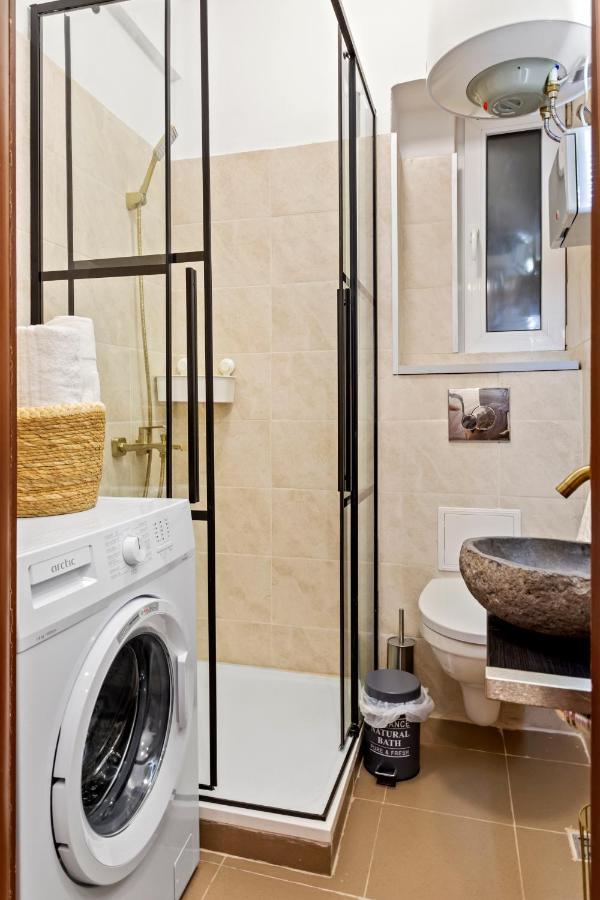 Upscale Studio, Walking Distance From The Old Town Bucarest Esterno foto