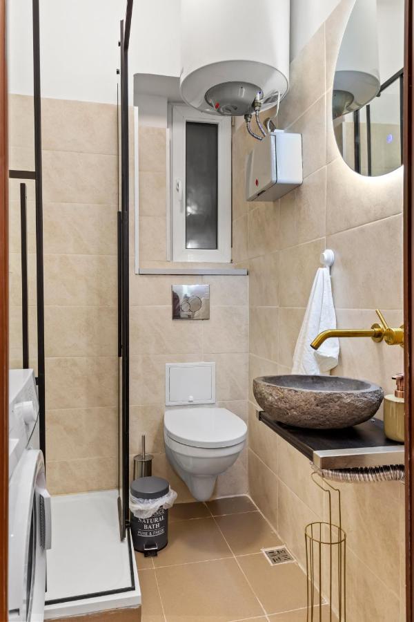 Upscale Studio, Walking Distance From The Old Town Bucarest Esterno foto