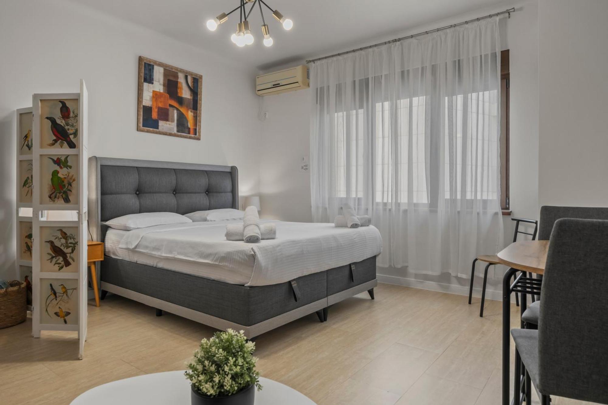 Upscale Studio, Walking Distance From The Old Town Bucarest Esterno foto